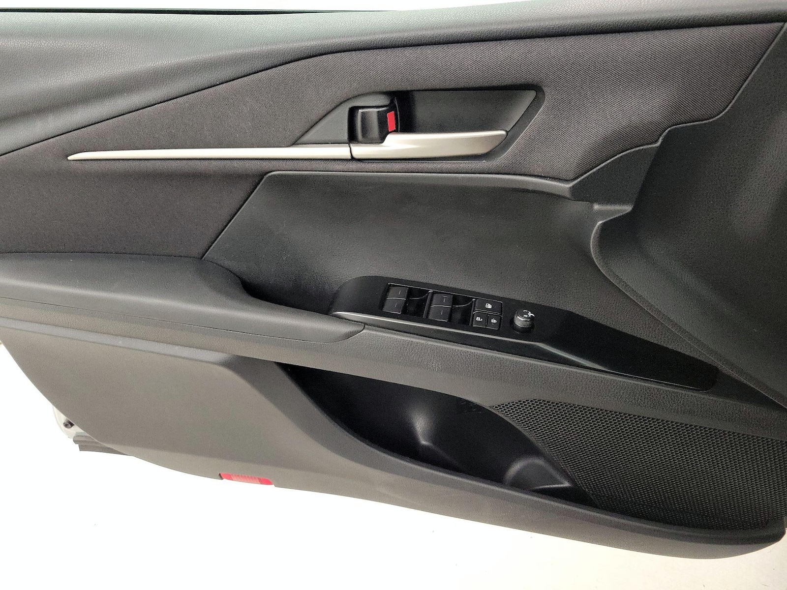 2025 Toyota Camry LE - Photo 13