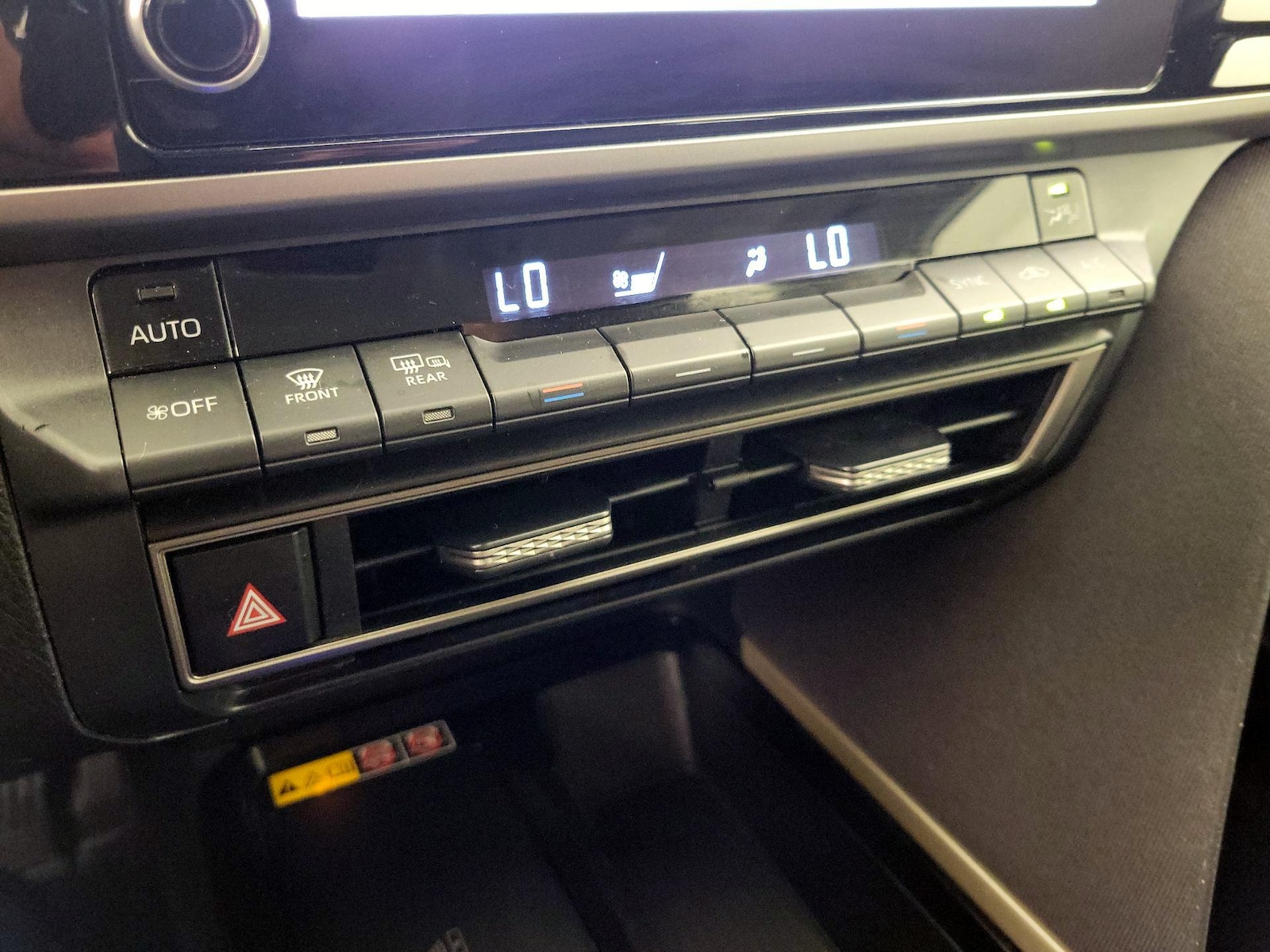2025 Toyota Camry LE - Photo 17