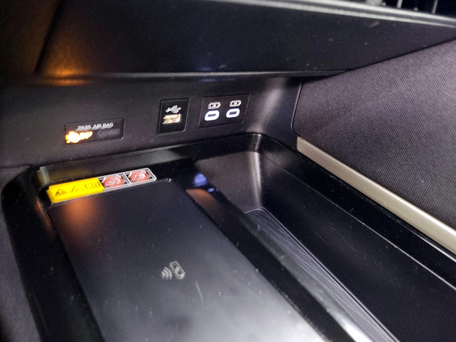 2025 Toyota Camry LE - Photo 19