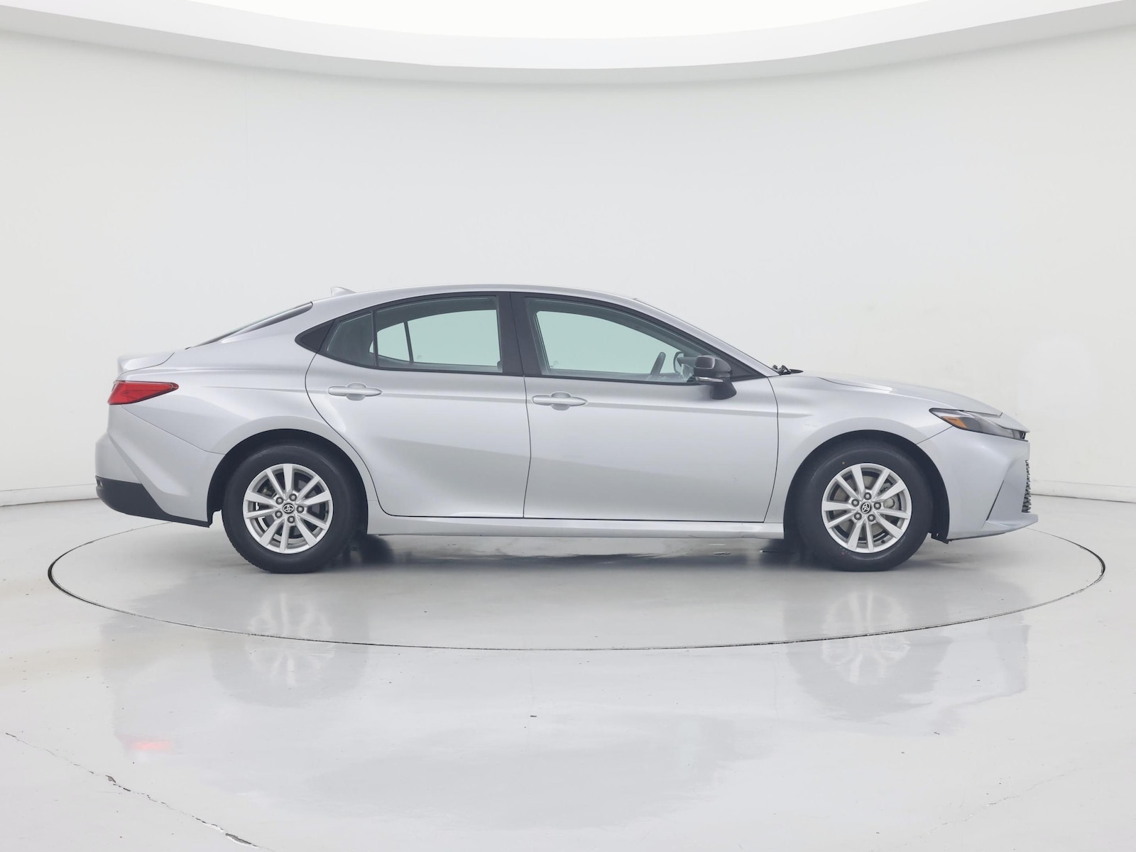 2025 Toyota Camry LE - Photo 8