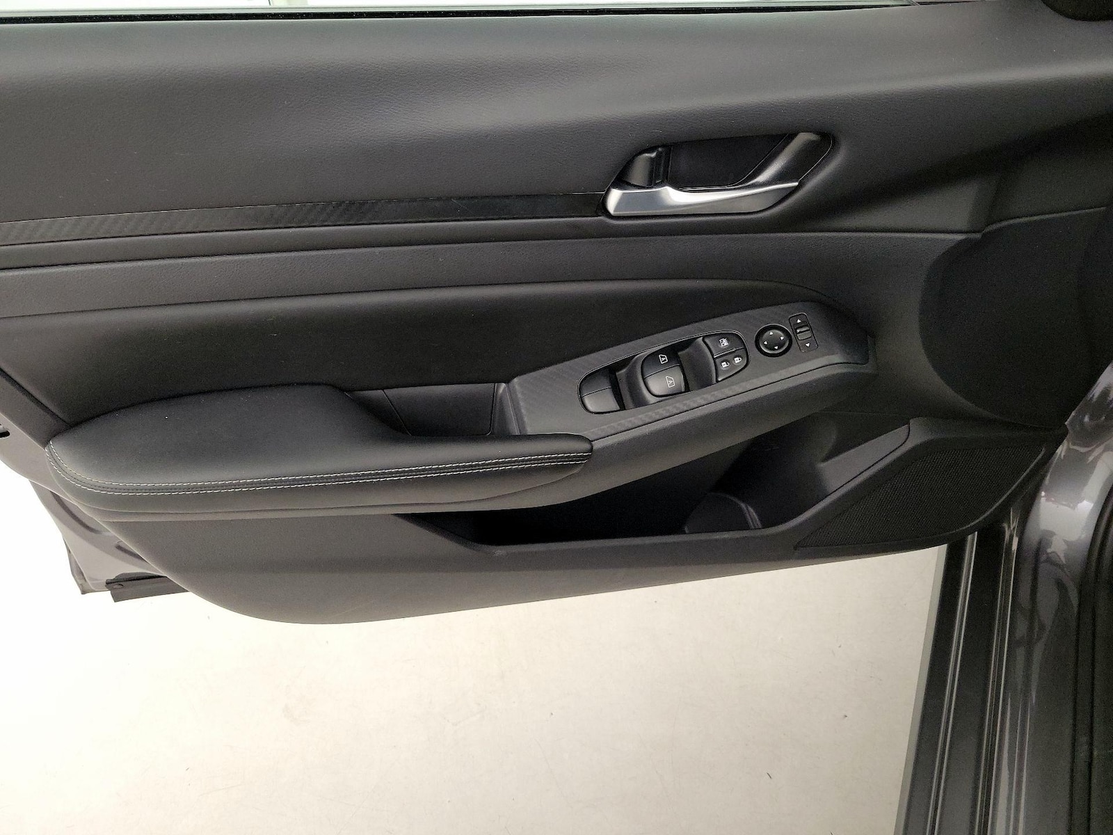 2025 Nissan Altima SV - Photo 13