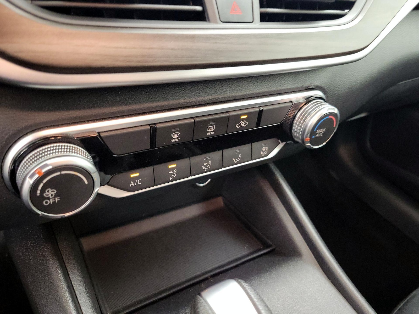 2025 Nissan Altima SV - Photo 17