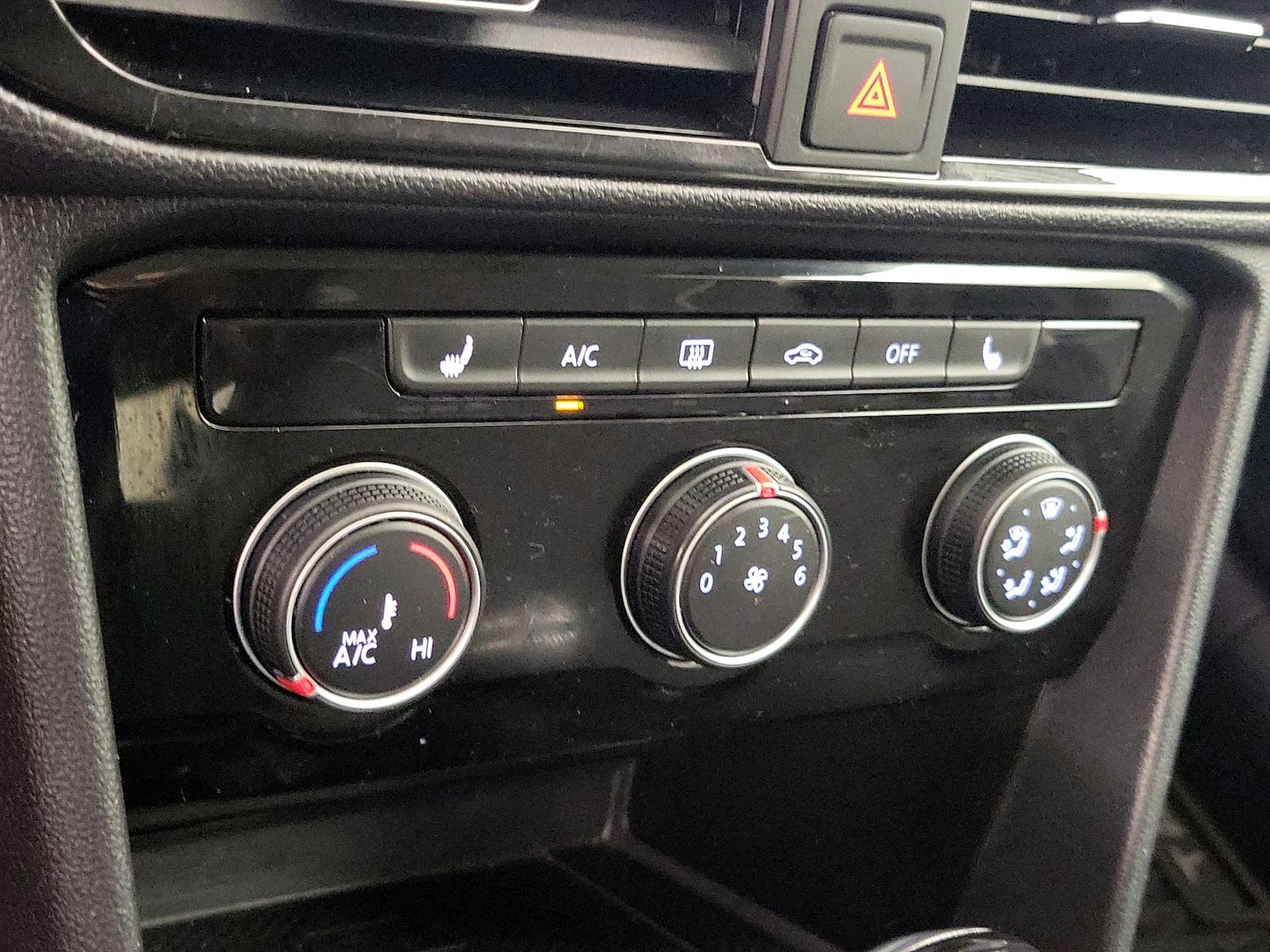 2023 Volkswagen Taos SE - Photo 16