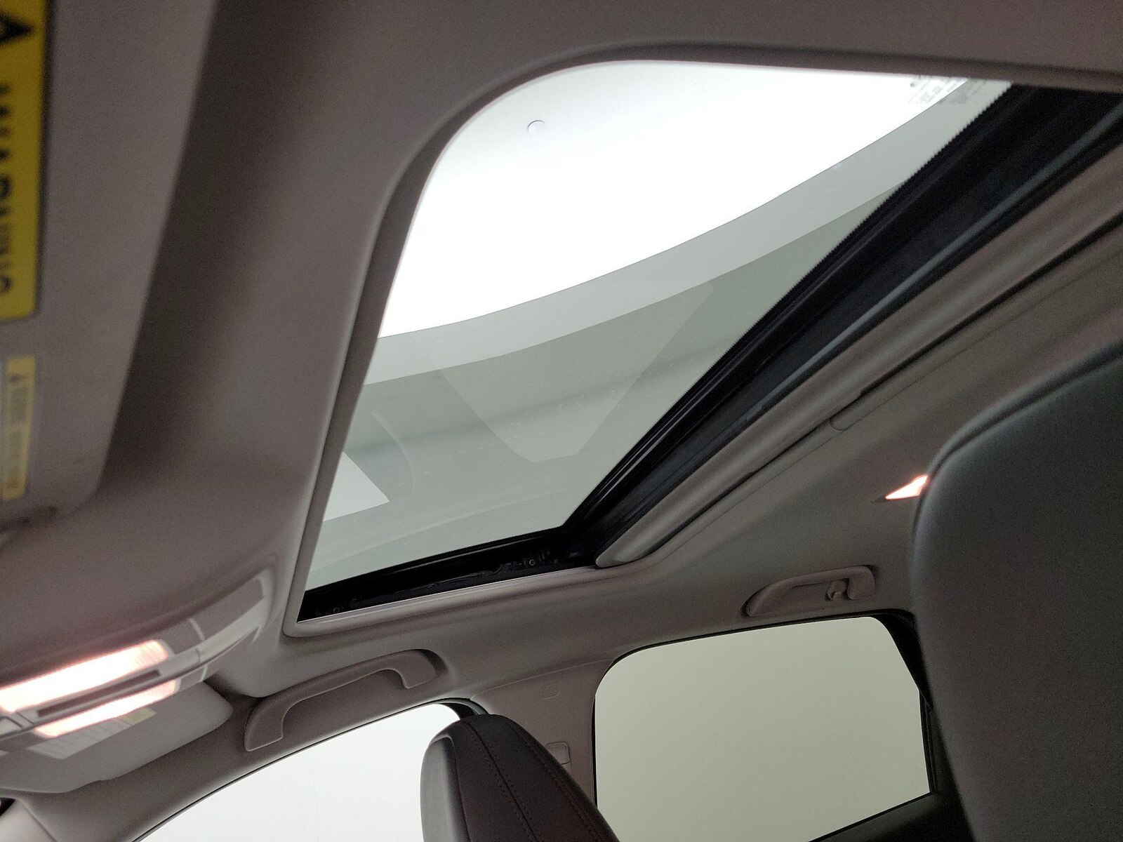Sunroof(s) & Overhead Airbags