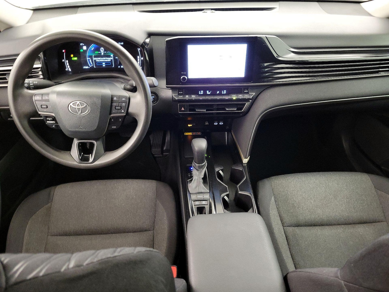 2025 Toyota Camry LE - Photo 10