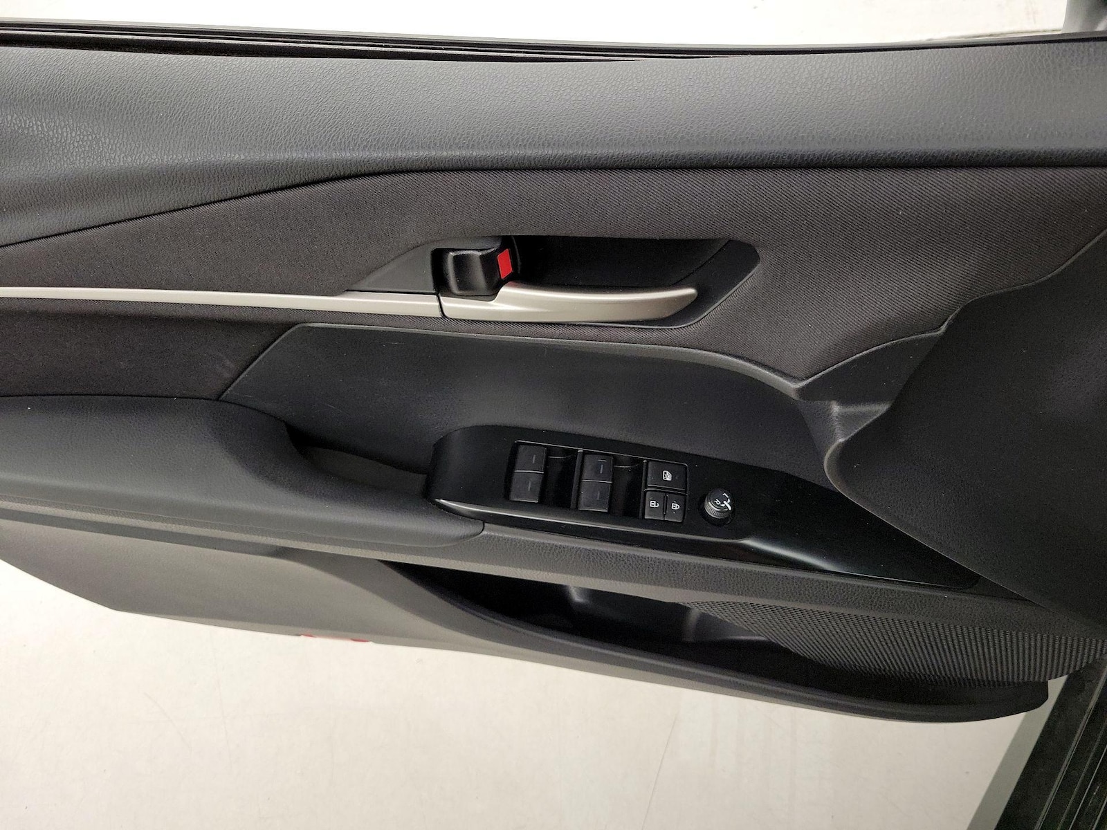 2025 Toyota Camry LE - Photo 13