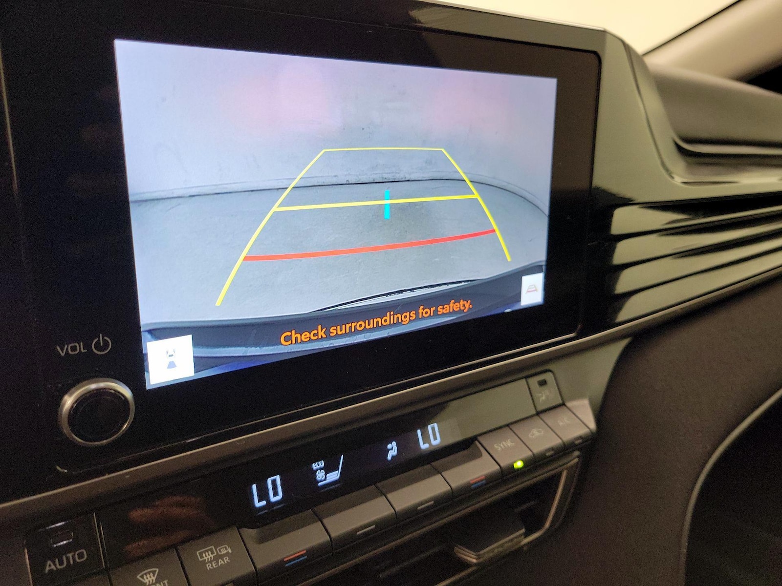 2025 Toyota Camry LE - Photo 15