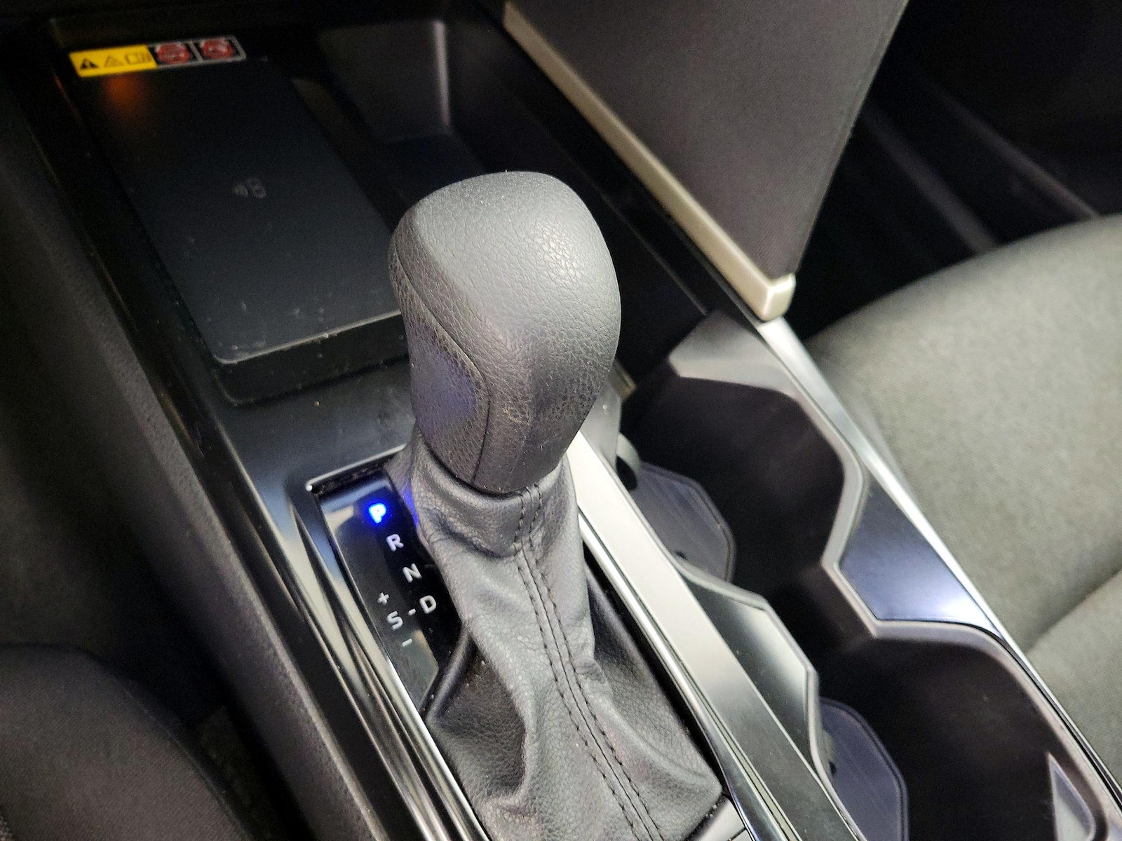 2025 Toyota Camry LE - Photo 18