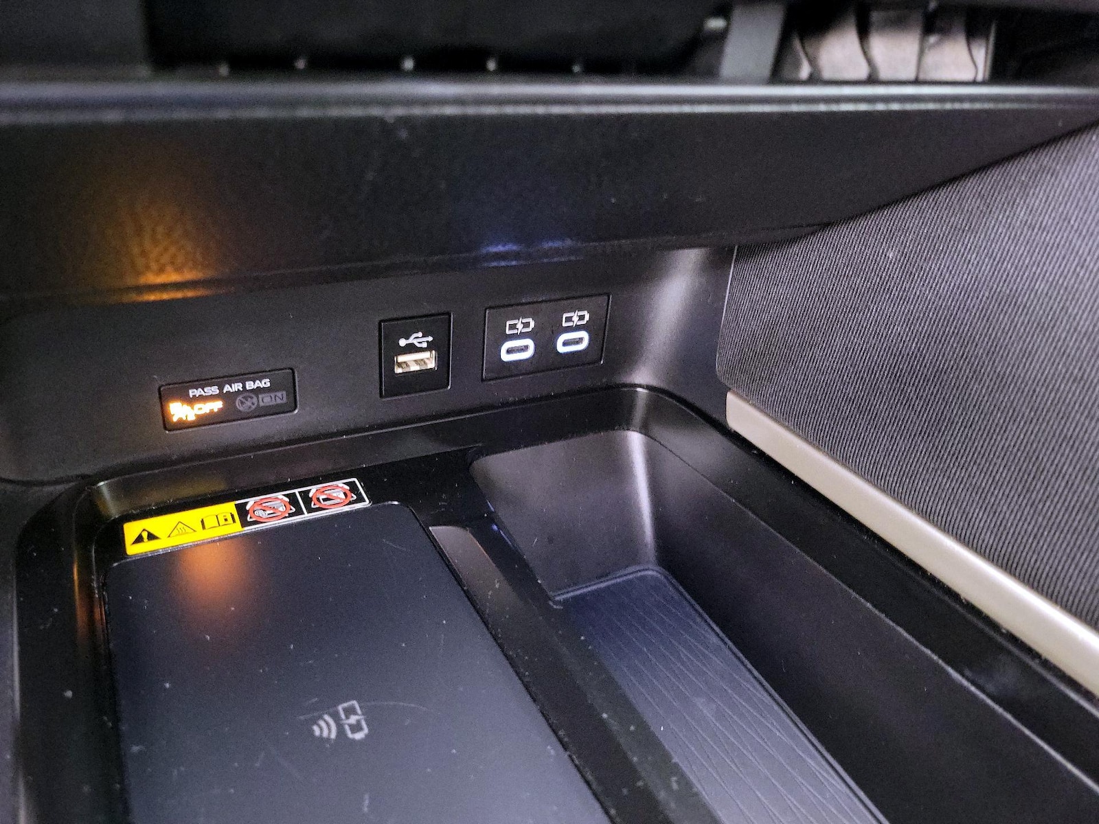 2025 Toyota Camry LE - Photo 19