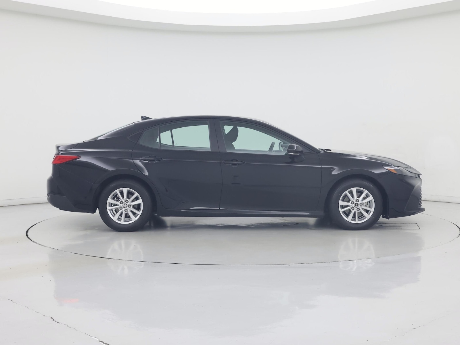 2025 Toyota Camry LE - Photo 8