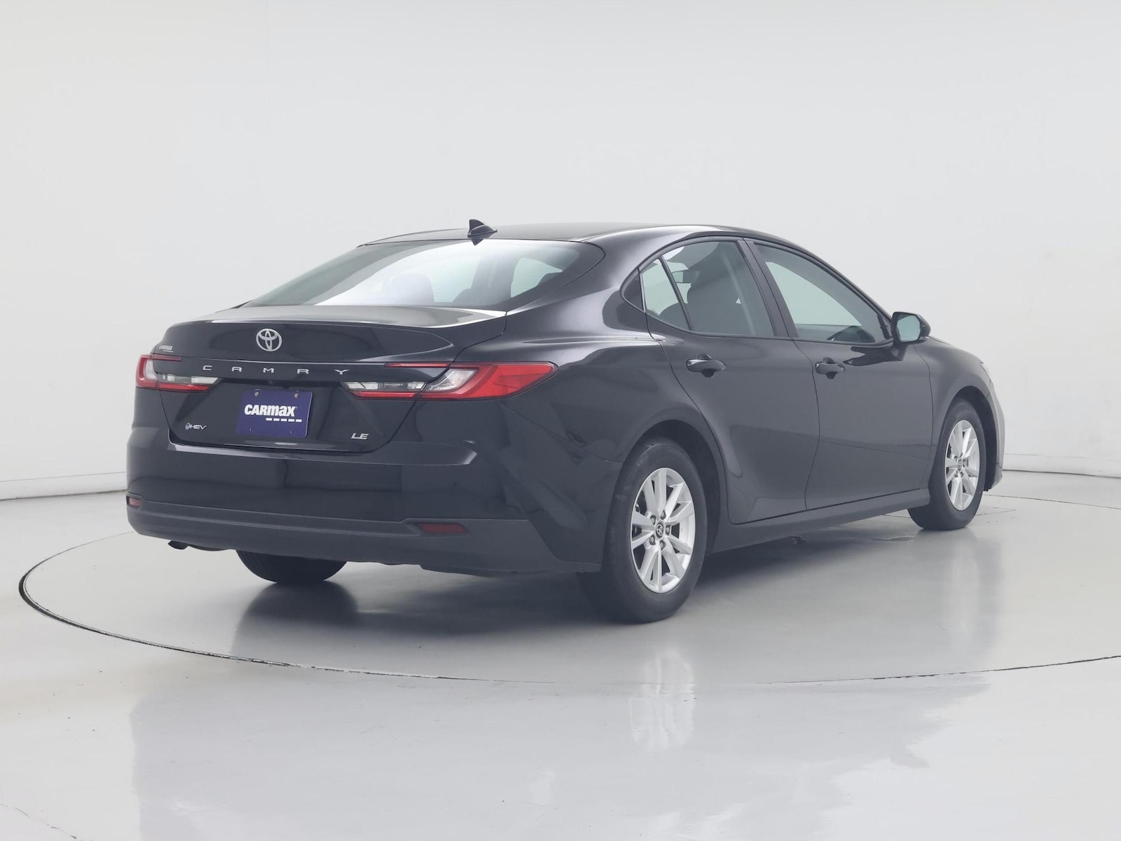 2025 Toyota Camry LE - Photo 9