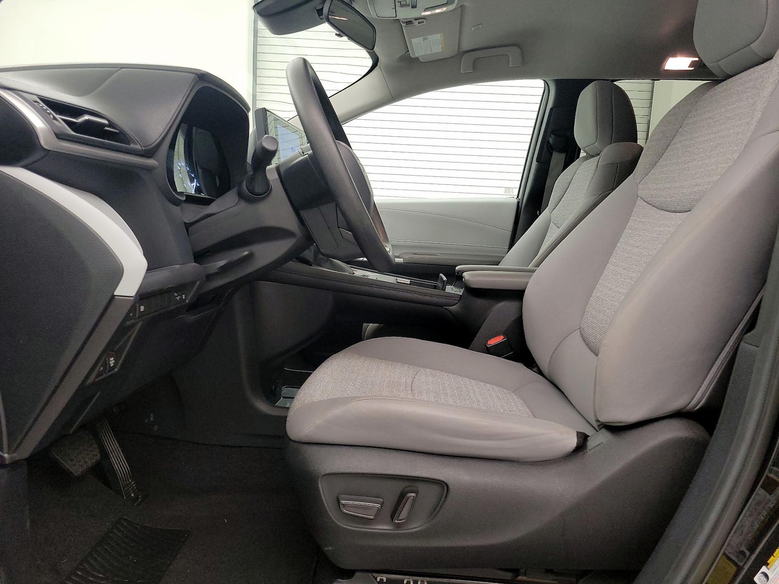 Power Seat(s) & Side Airbags