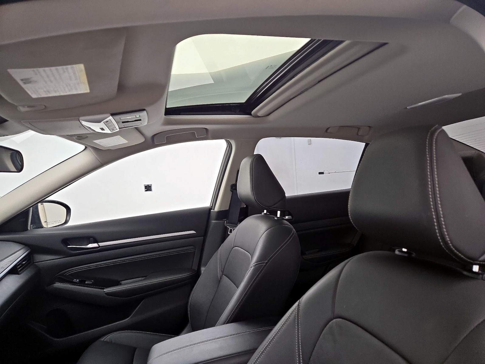 Sunroof(s) & Overhead Airbags