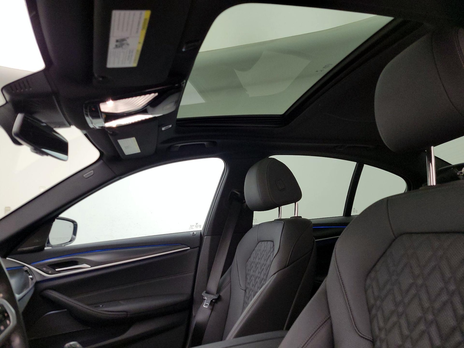 Sunroof(s) & Overhead Airbags