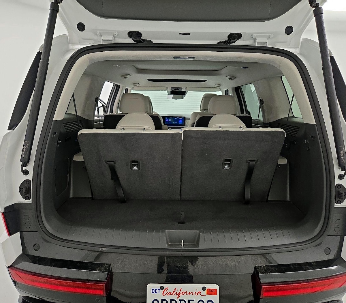 Trunk/Cargo (Seats Up)