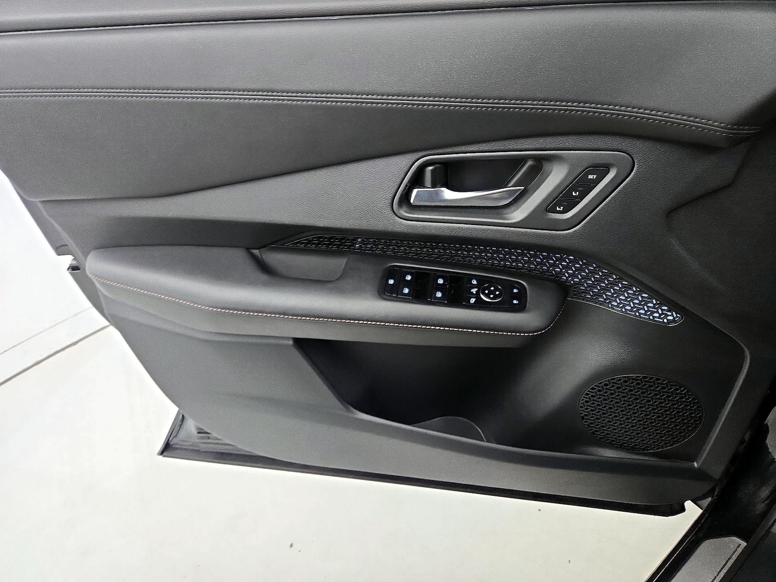 2024 Nissan ARIYA Engage+ - Photo 13