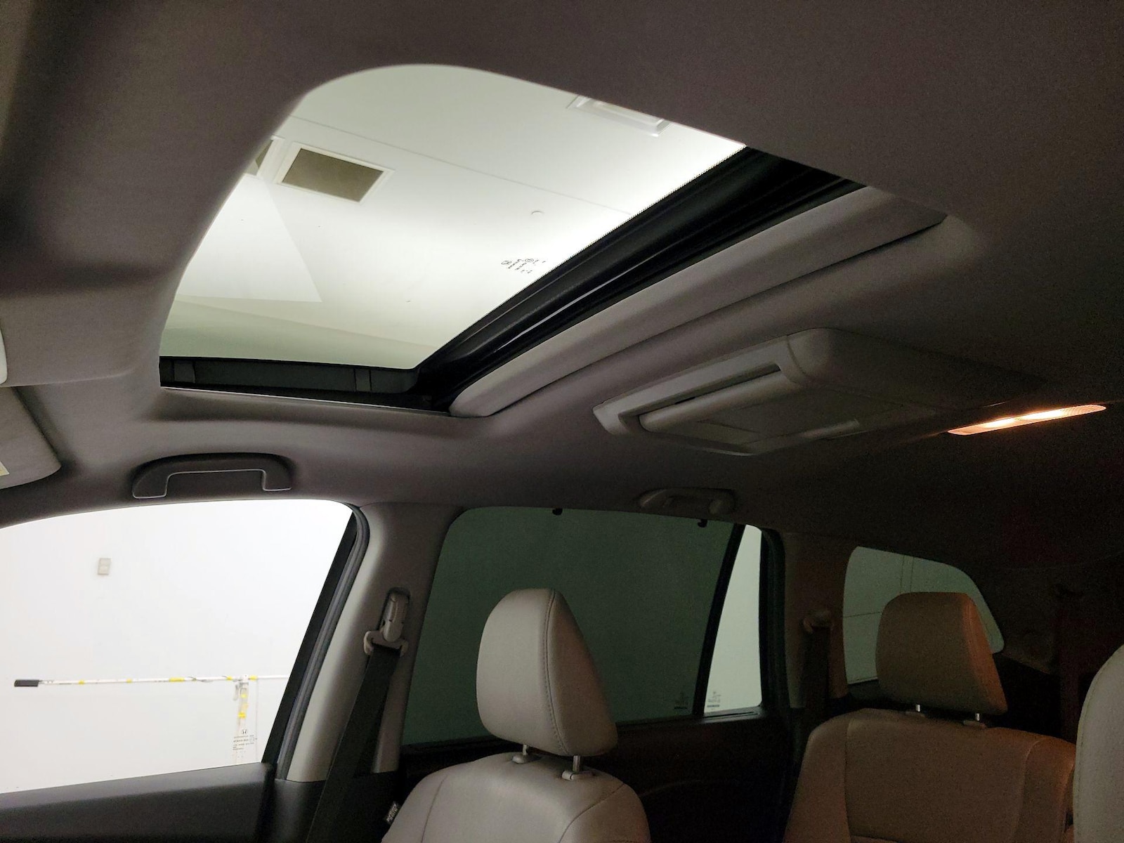 Sunroof(s) & Overhead Airbags