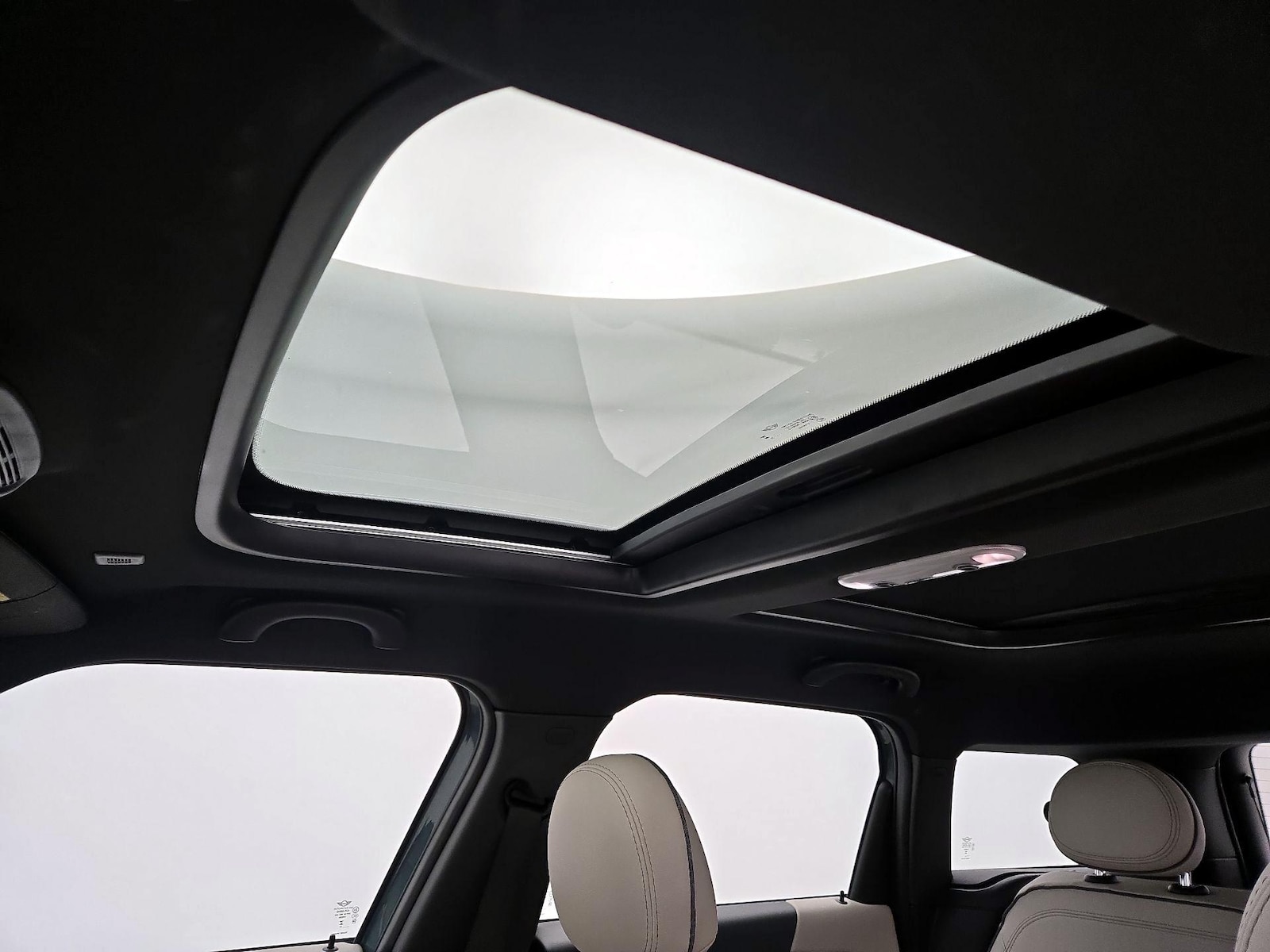Panoramic Sunroof & Skylight(s)