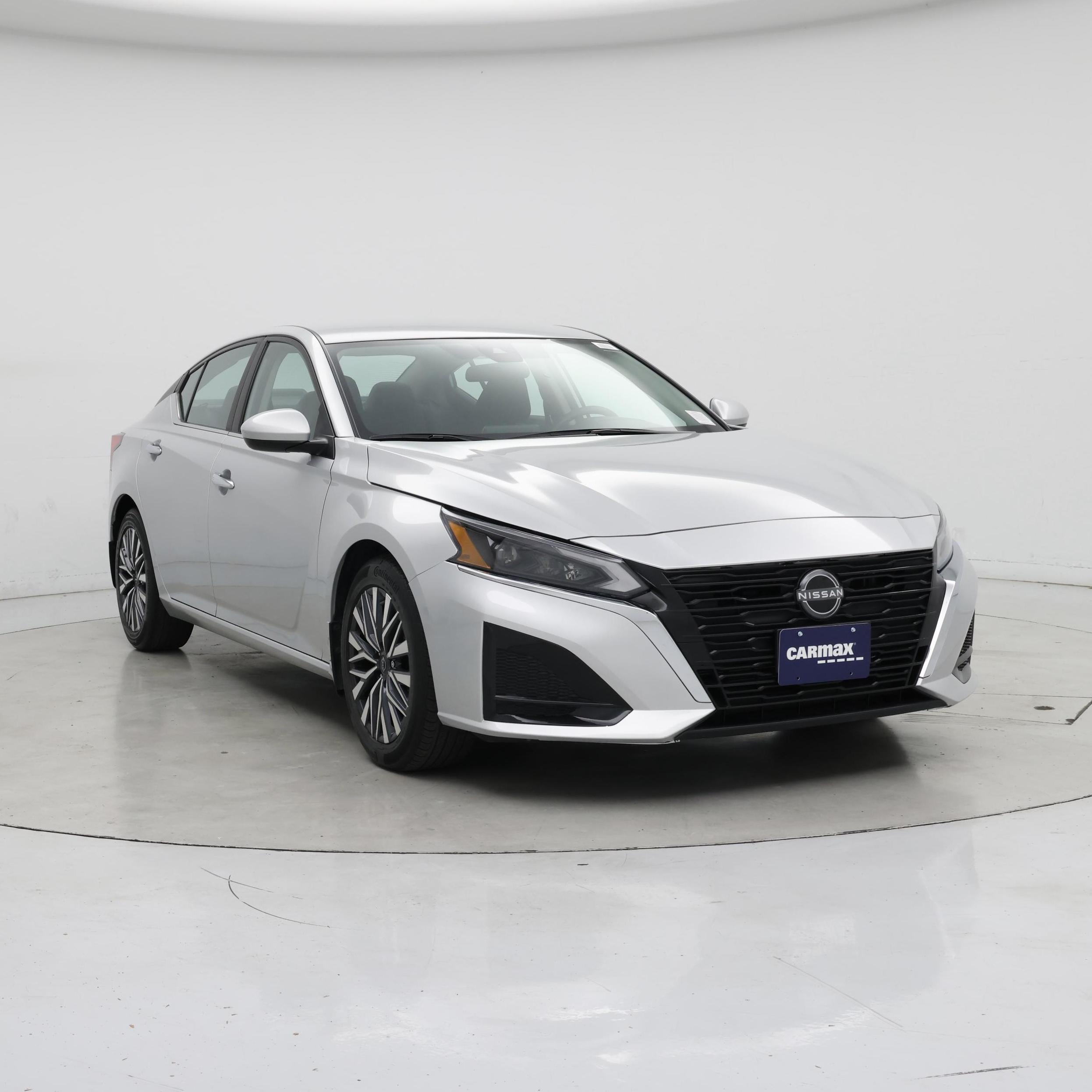 Silver 2023 Nissan Altima Sedan Front-Wheel Drive Automatic