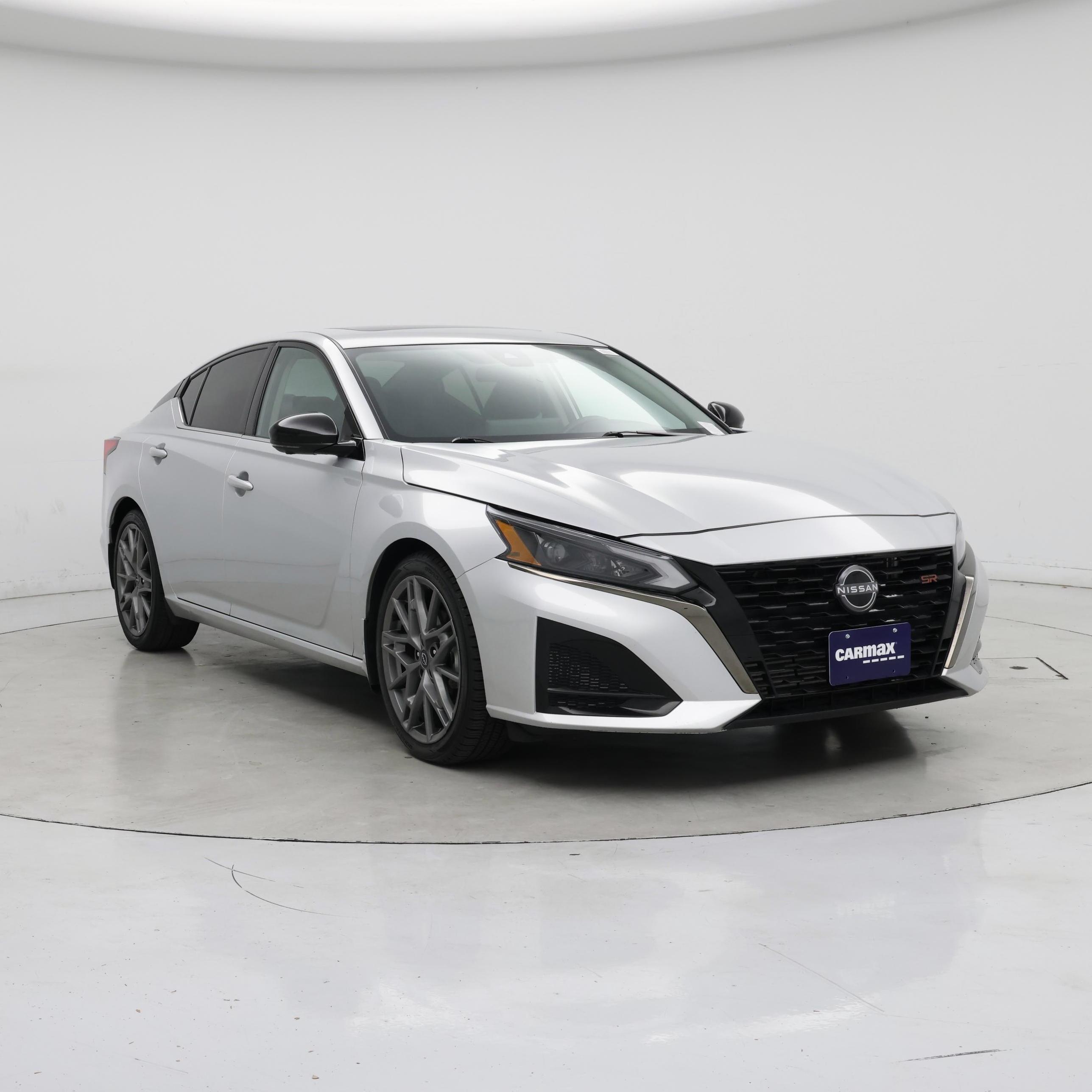 Silver 2023 Nissan Altima Sedan Front-Wheel Drive Automatic
