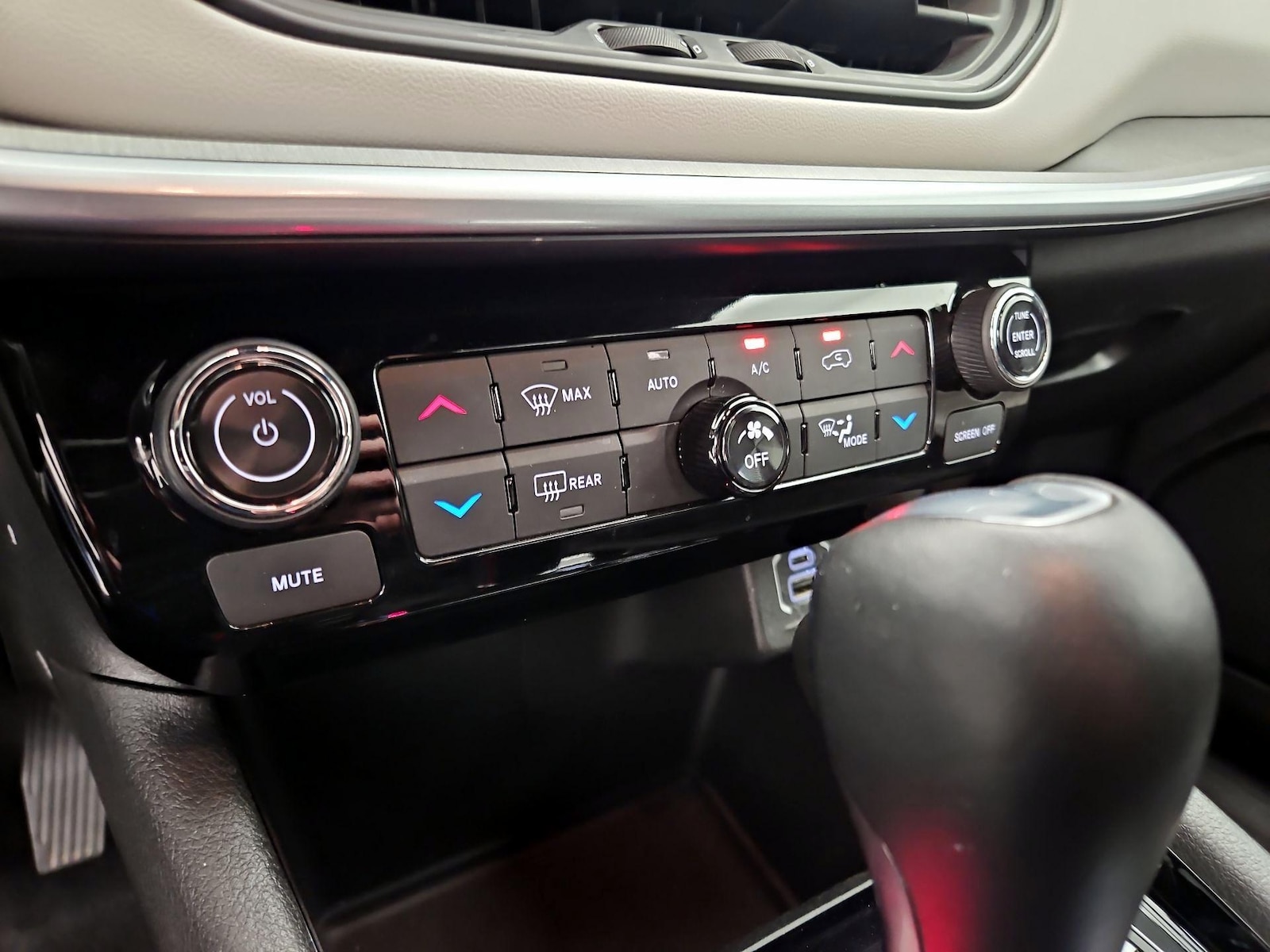 2025 Jeep Compass Limited - Photo 17