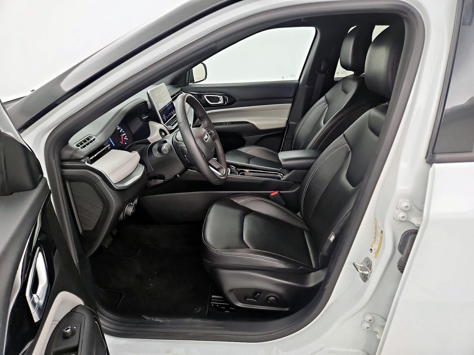 2025 Jeep Compass Limited - Photo 12