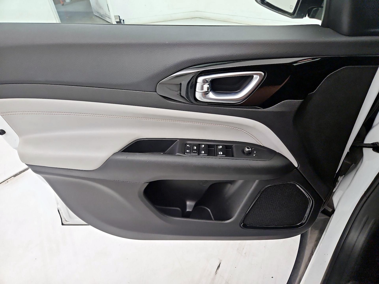 2025 Jeep Compass Limited - Photo 13
