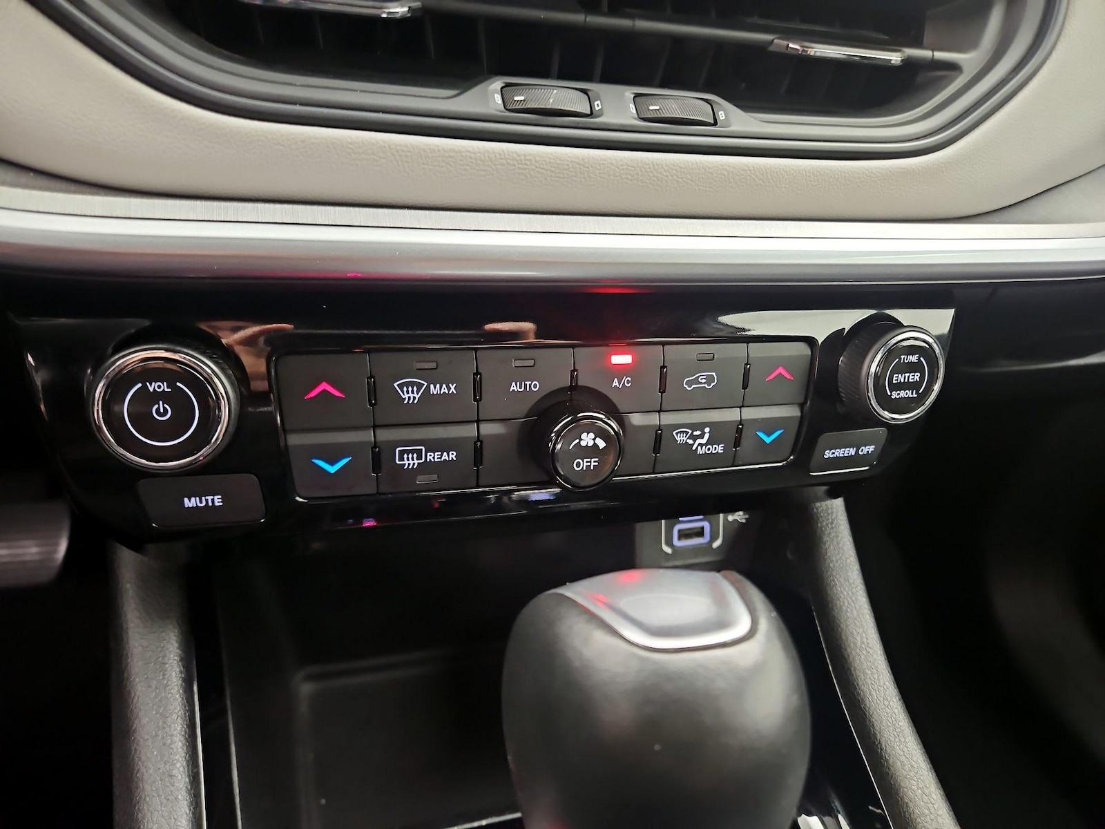 2025 Jeep Compass Limited - Photo 17