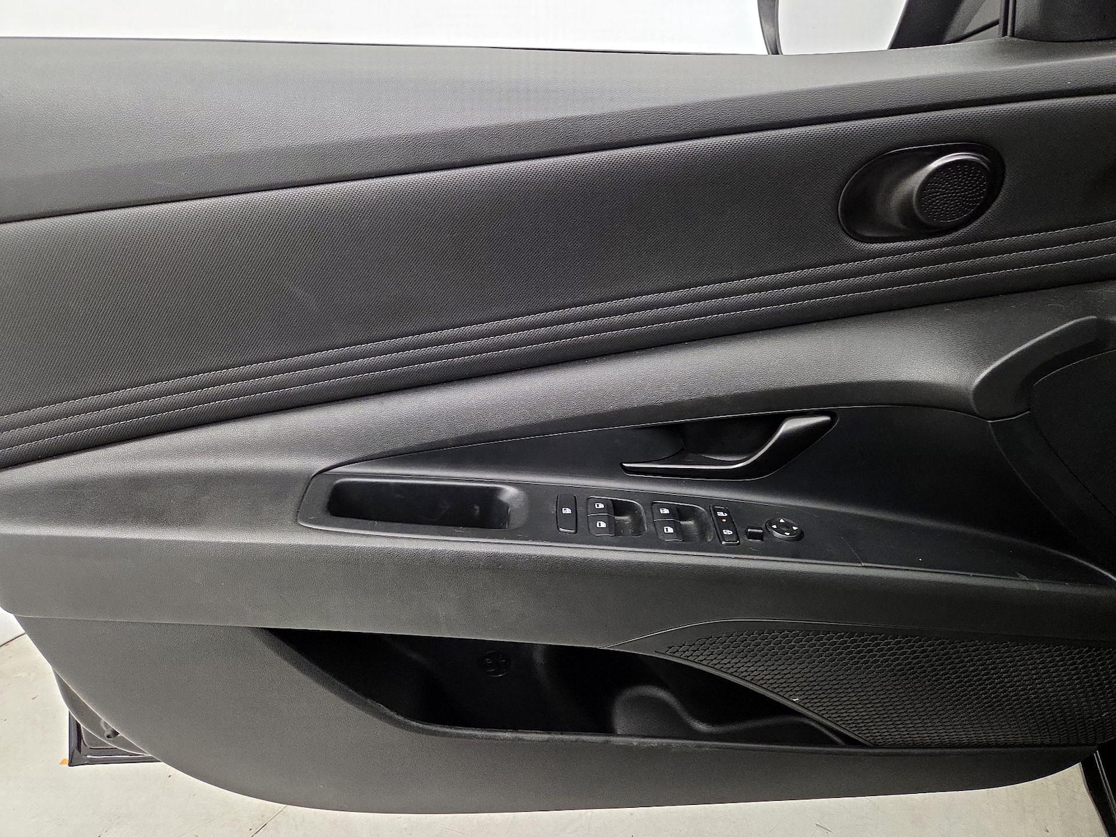 2025 Hyundai Elantra SEL - Photo 13
