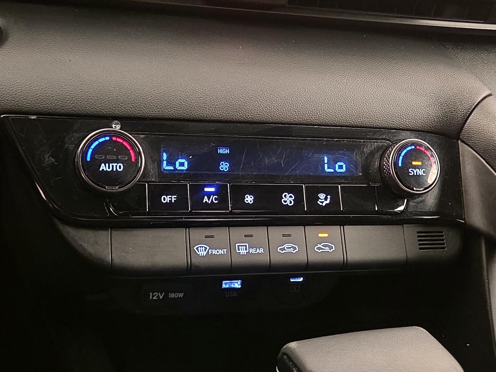 2025 Hyundai Elantra SEL - Photo 17