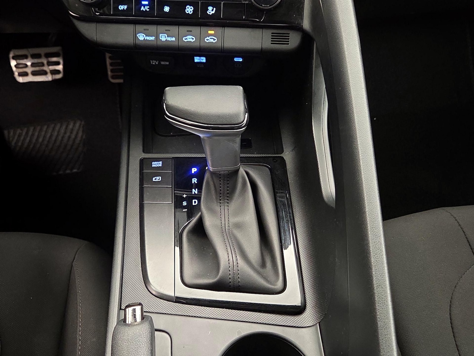 2025 Hyundai Elantra SEL - Photo 18