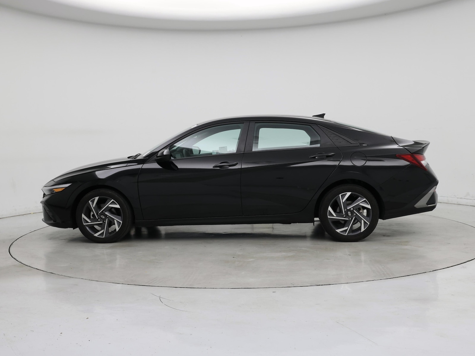 2025 Hyundai Elantra SEL - Photo 4