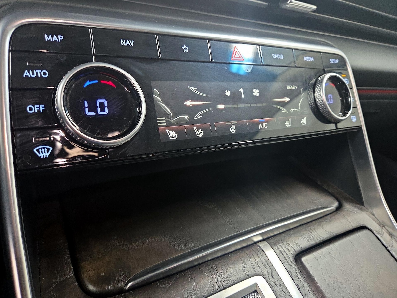 2024 GENESIS GV80 Standard - Photo 17