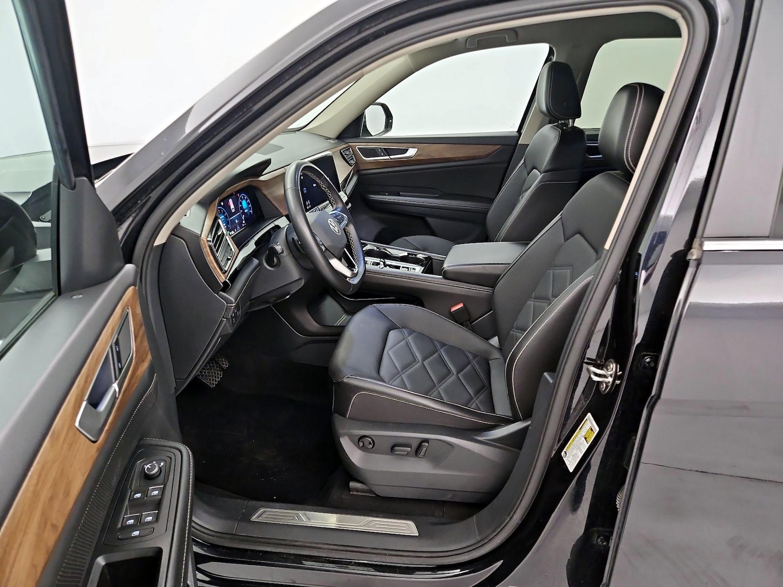 2025 Volkswagen Atlas SE w/Tech - Photo 12