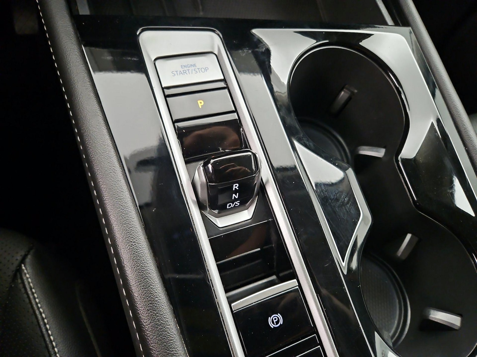 2025 Volkswagen Atlas SE w/Tech - Photo 19