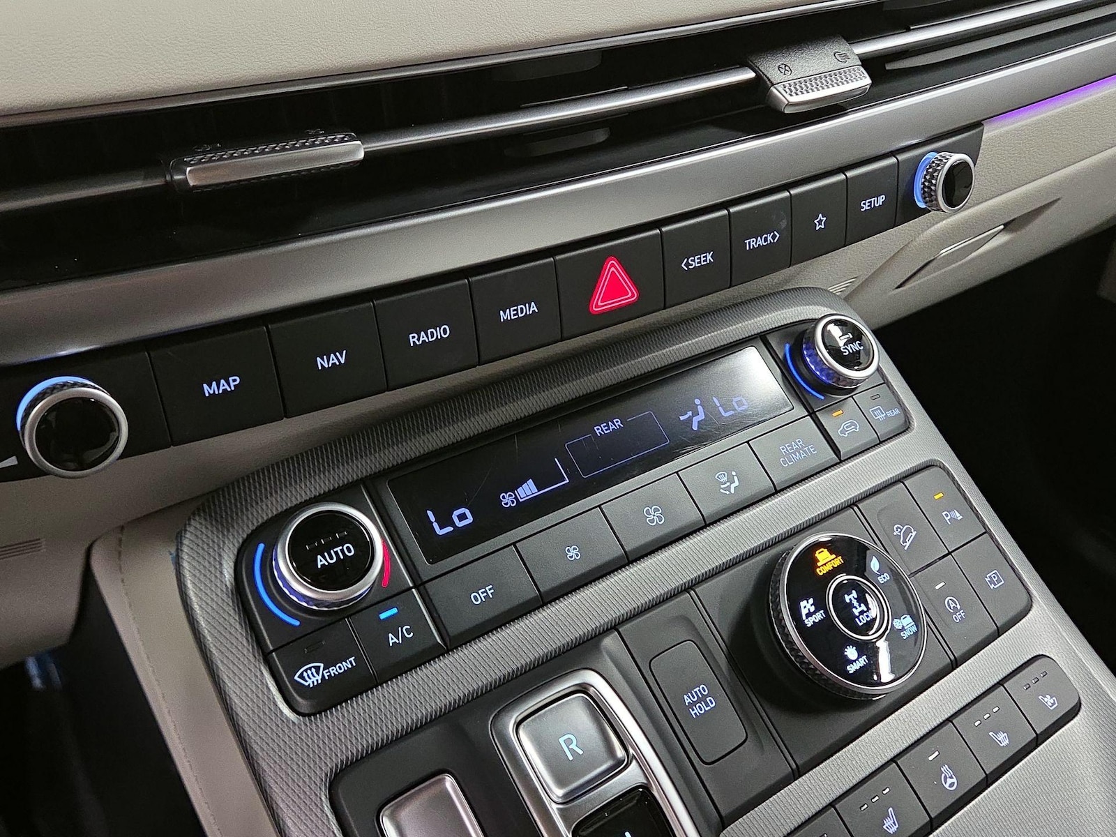 2024 Hyundai Palisade Limited - Photo 15
