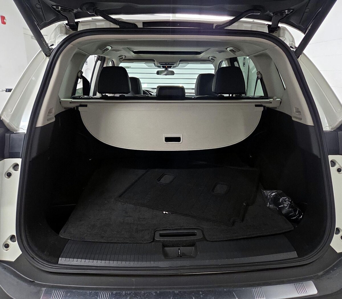 Trunk/Cargo (Seats Up)