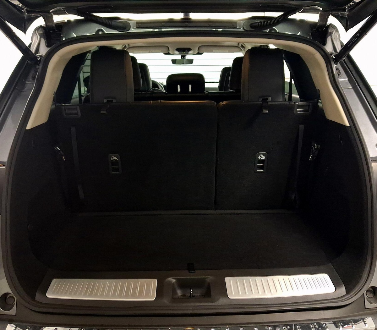 Trunk/Cargo (Seats Up)