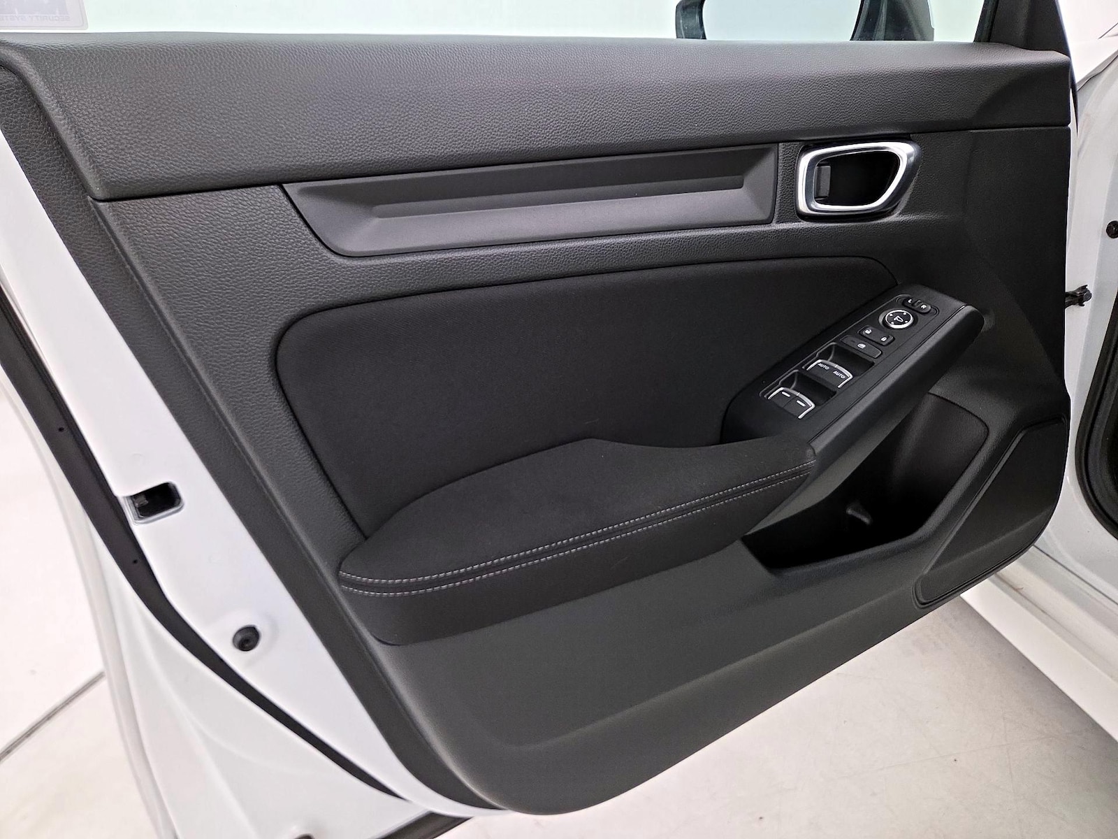 2025 Honda Civic LX - Photo 13