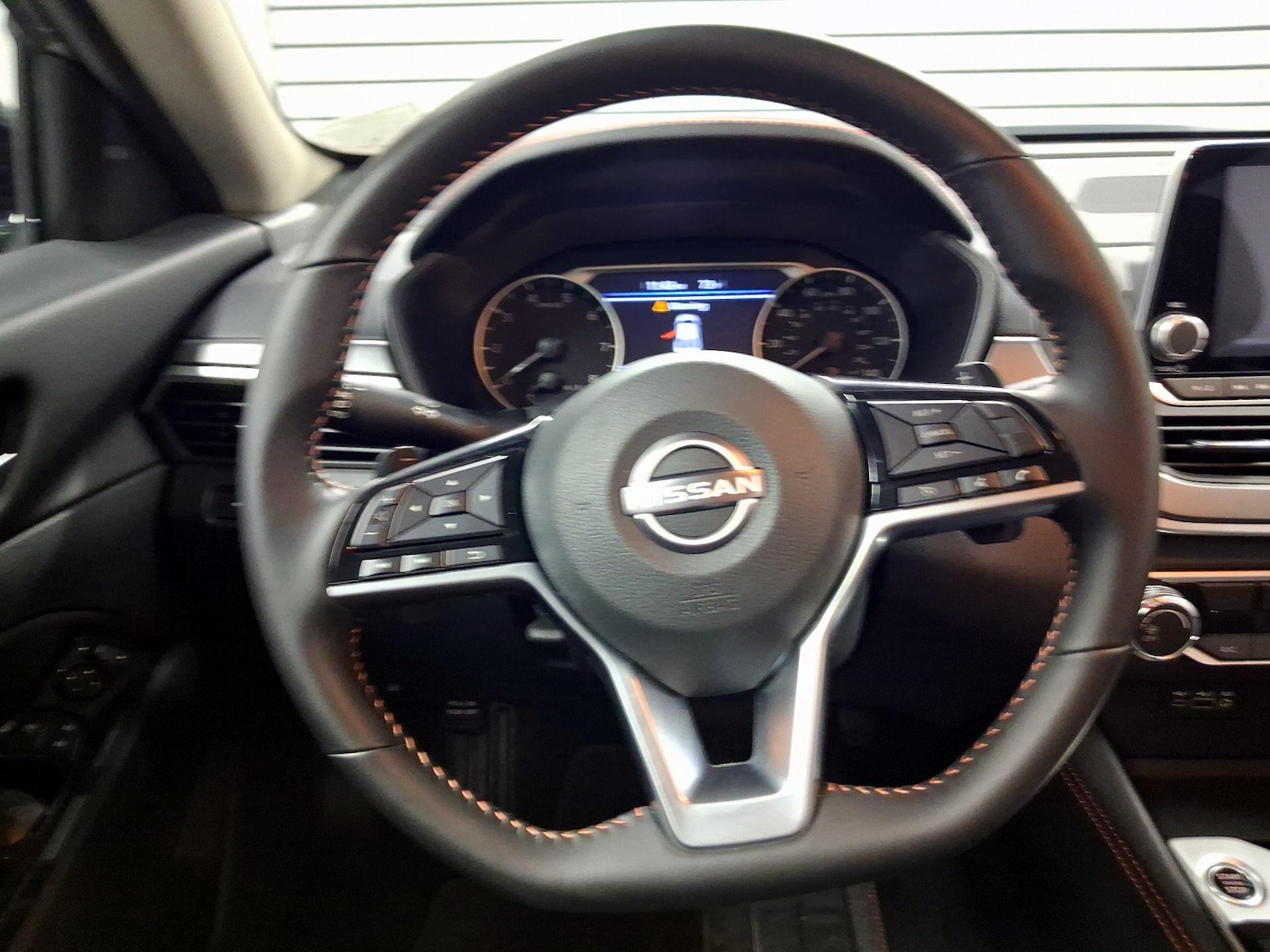 2025 Nissan Altima SR - Photo 11