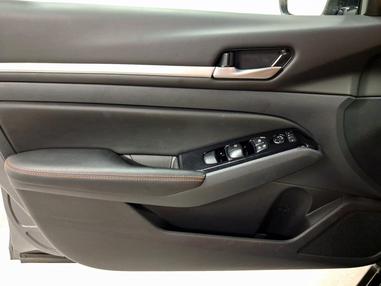 2025 Nissan Altima SR - Photo 13