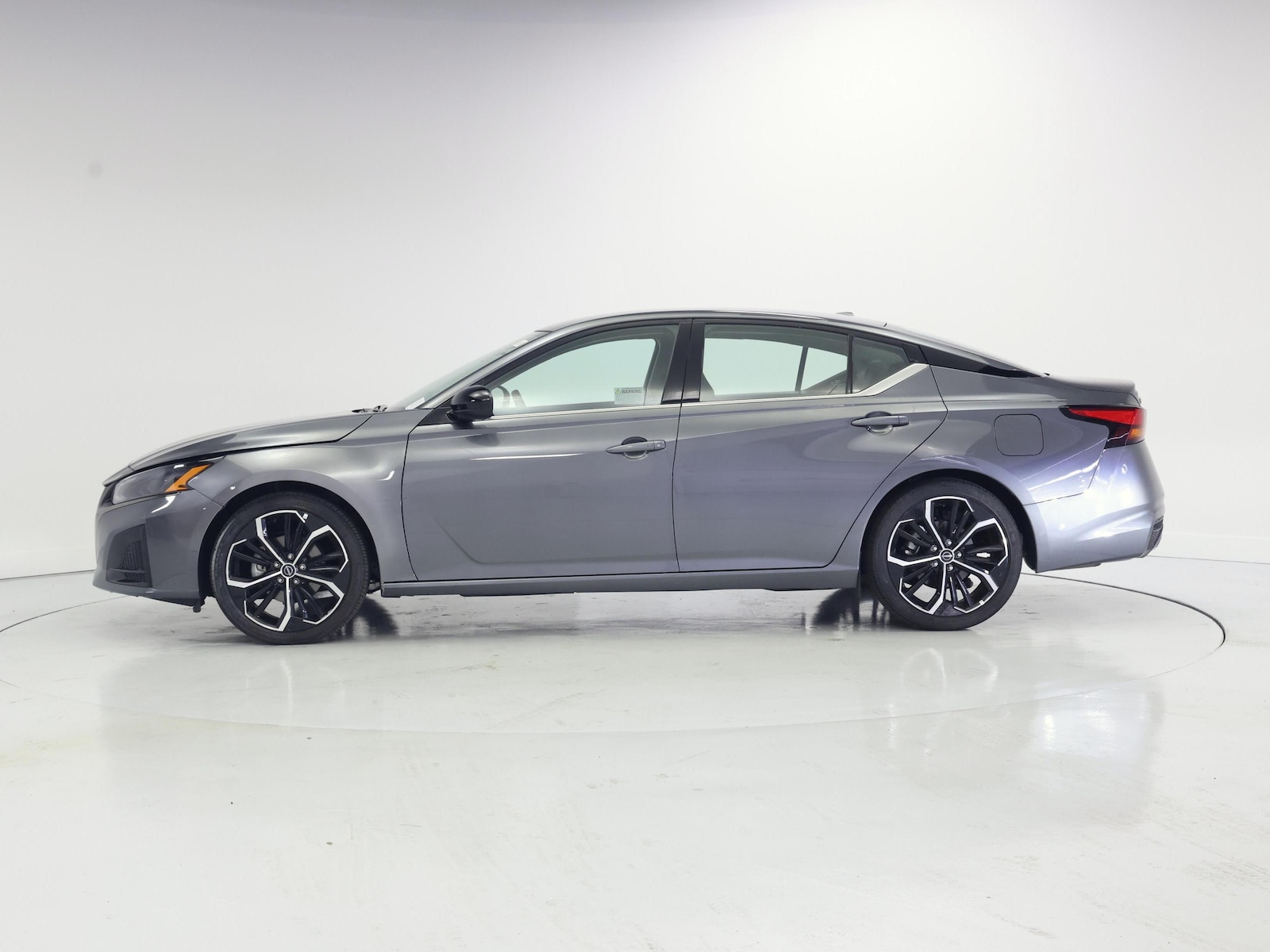 2025 Nissan Altima SR - Photo 4