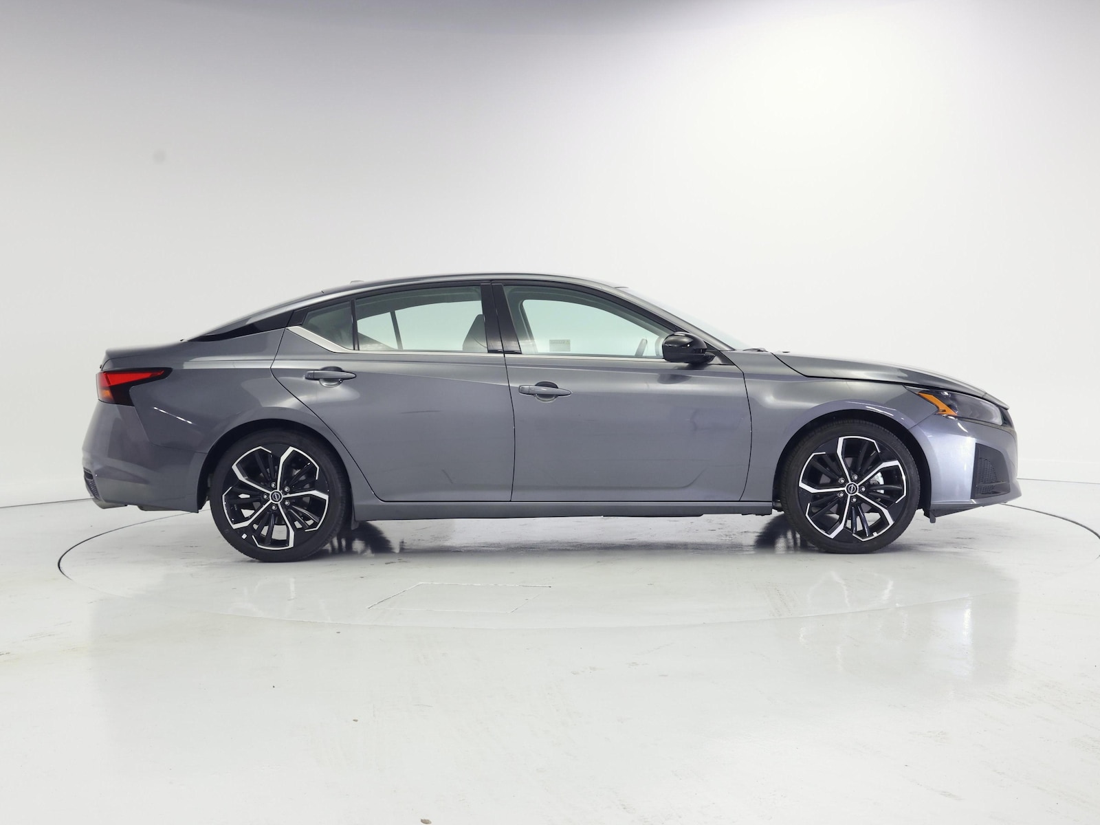 2025 Nissan Altima SR - Photo 8