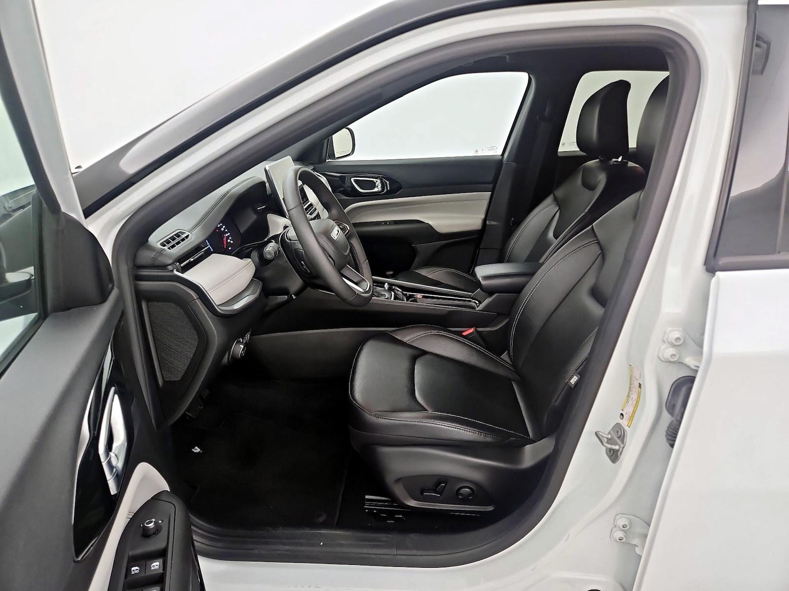2025 Jeep Compass Limited - Photo 12