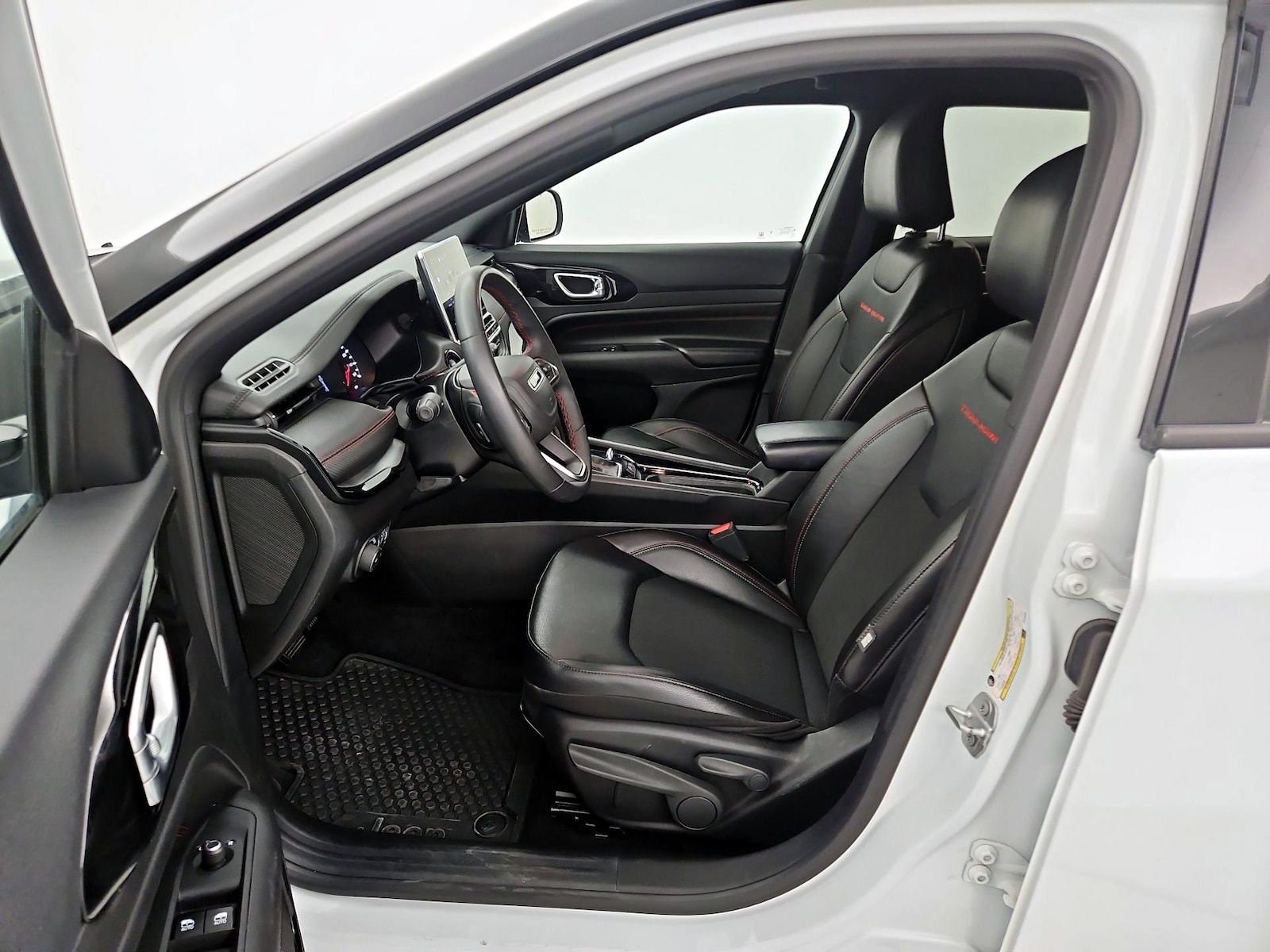 2025 Jeep Compass Trailhawk - Photo 12
