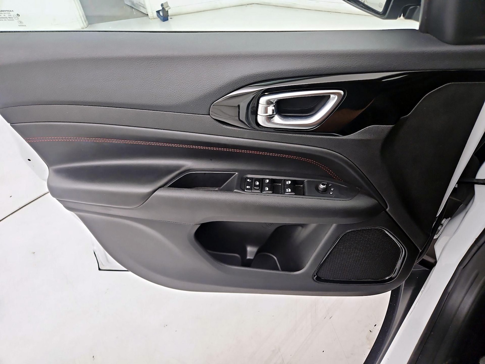 2025 Jeep Compass Trailhawk - Photo 13