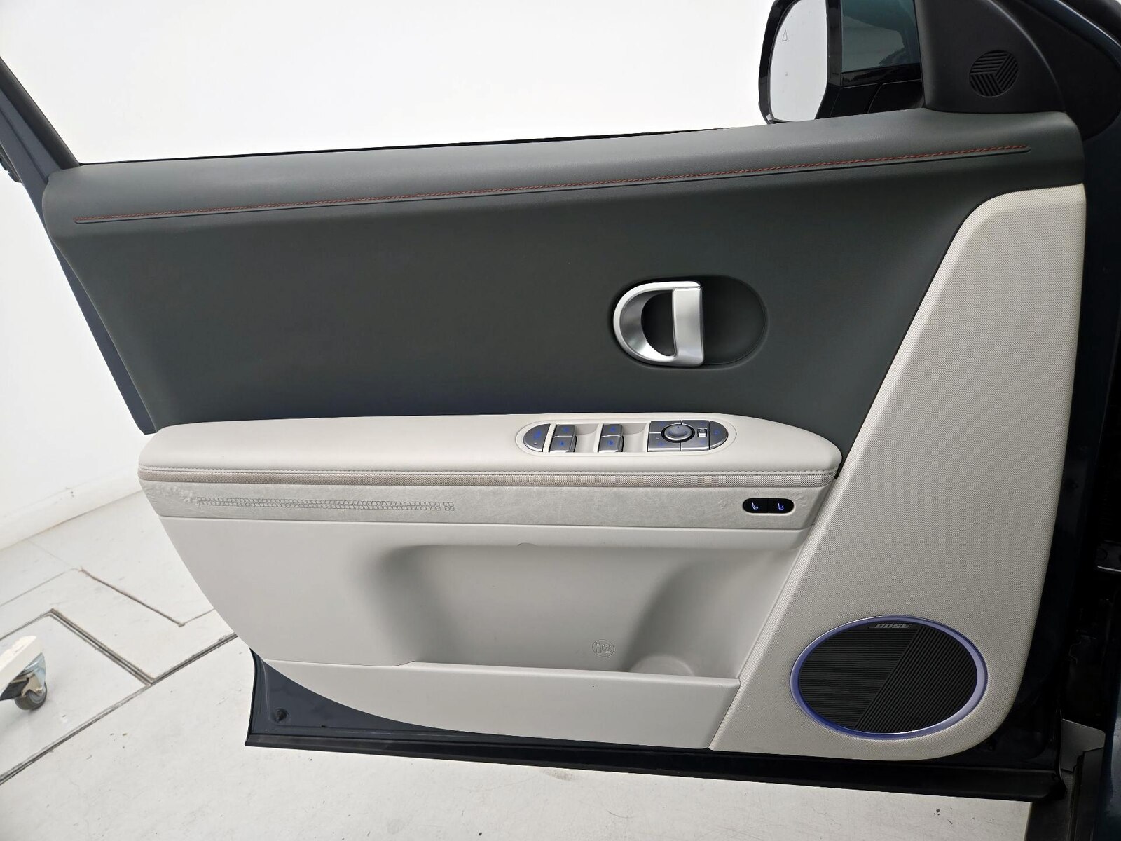 2023 Hyundai IONIQ 5 Limited - Photo 13