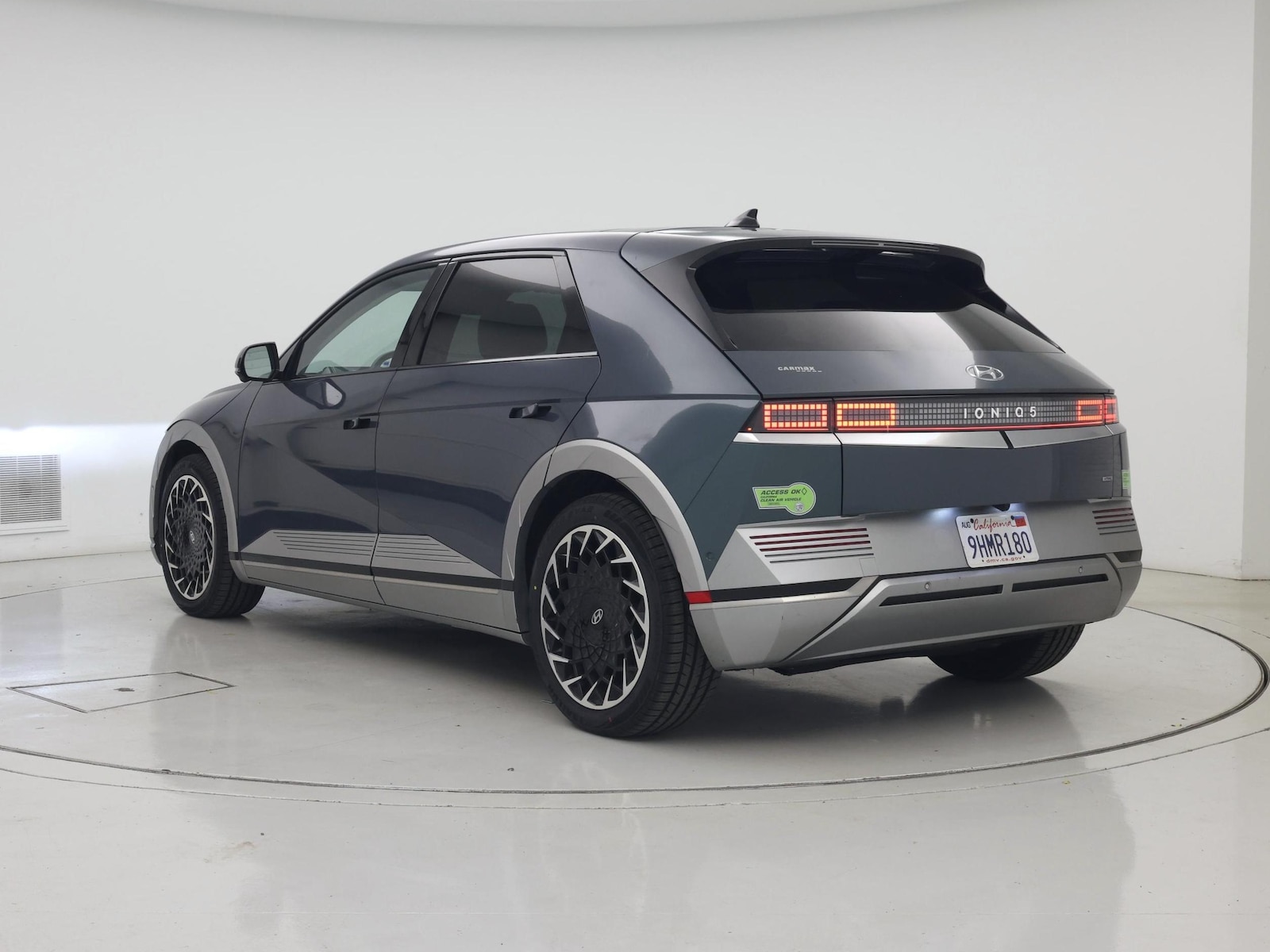 2023 Hyundai IONIQ 5 Limited - Photo 3