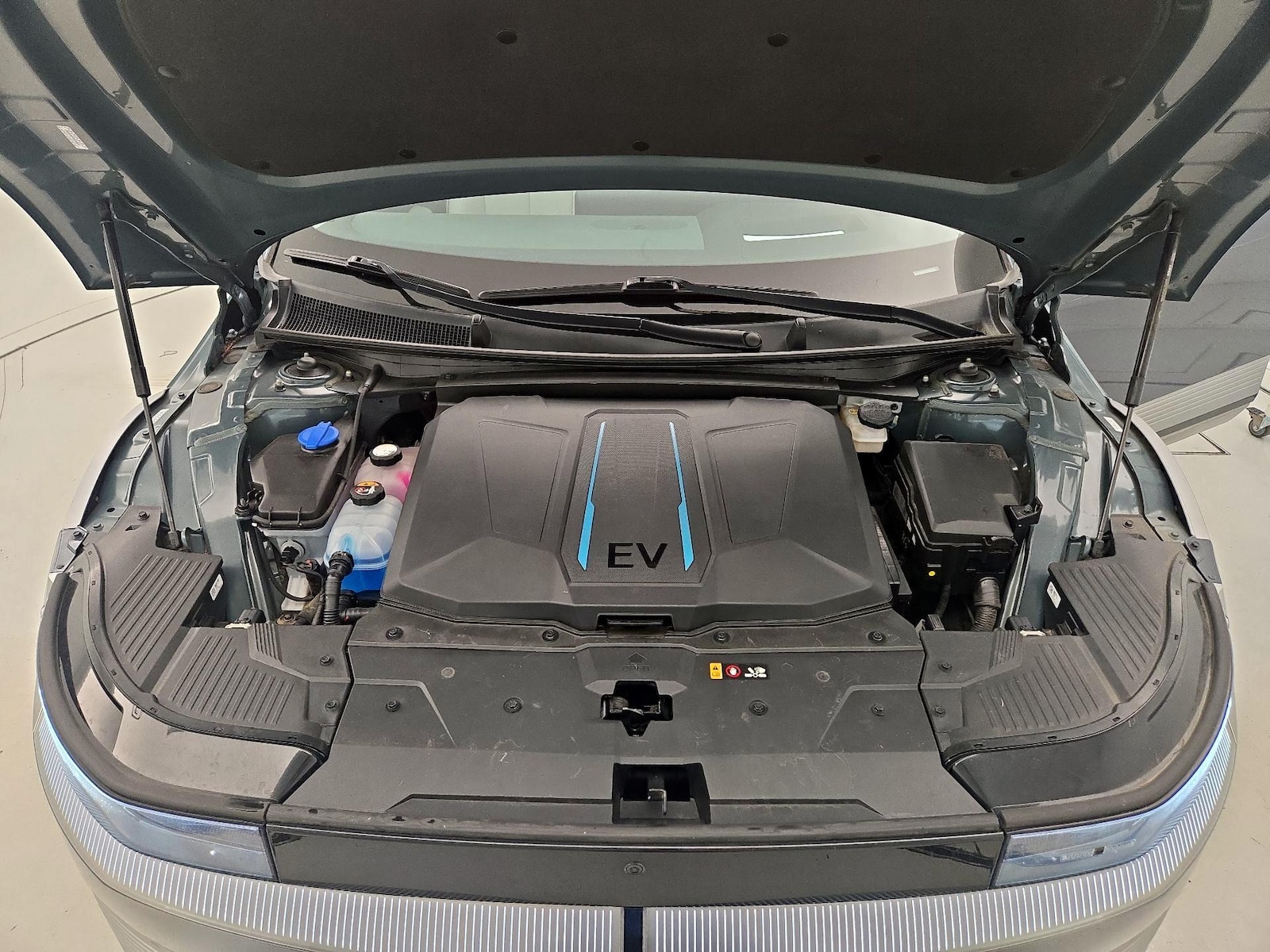 2023 Hyundai IONIQ 5 Limited - Photo 23