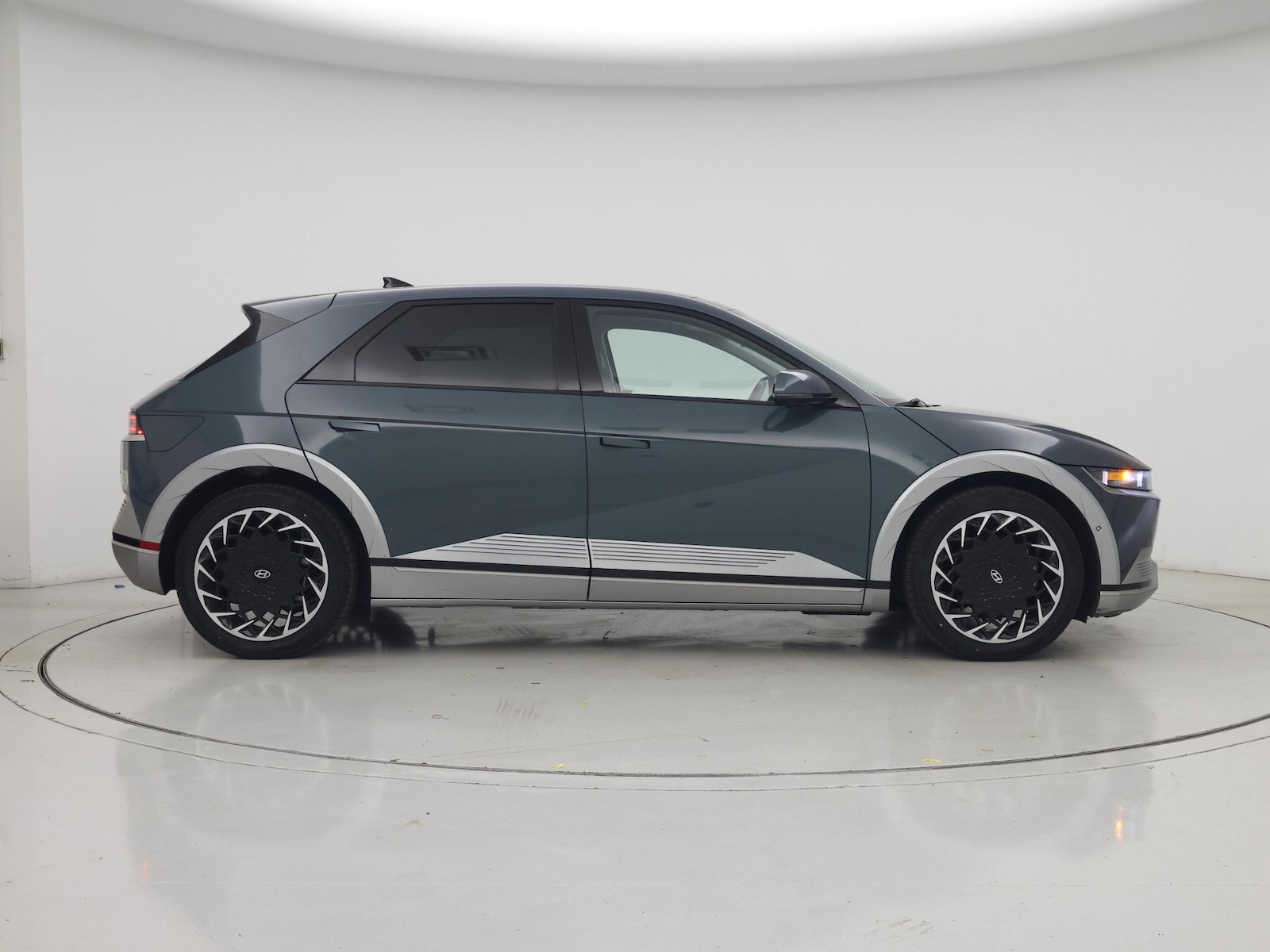 2023 Hyundai IONIQ 5 Limited - Photo 8